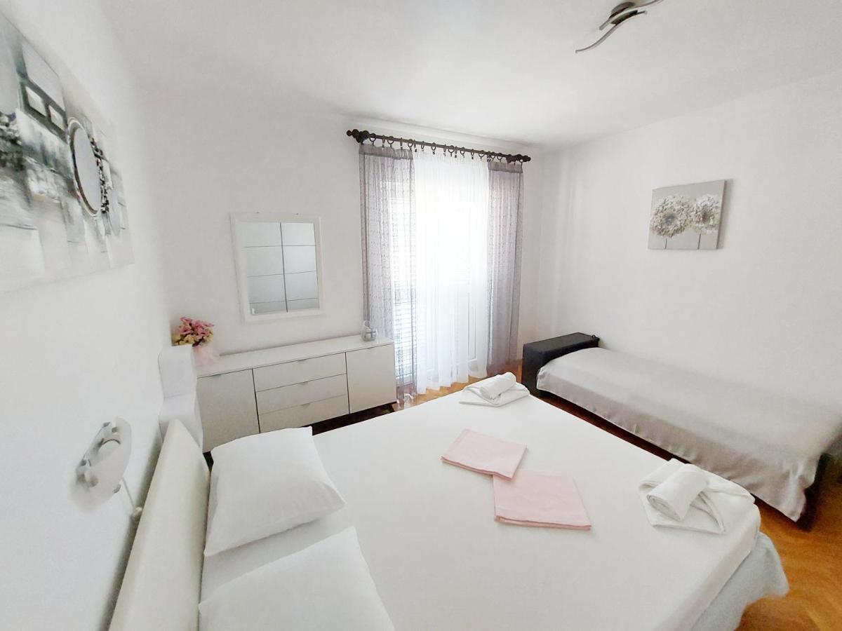 Apartment Eli Pag Town Exterior photo
