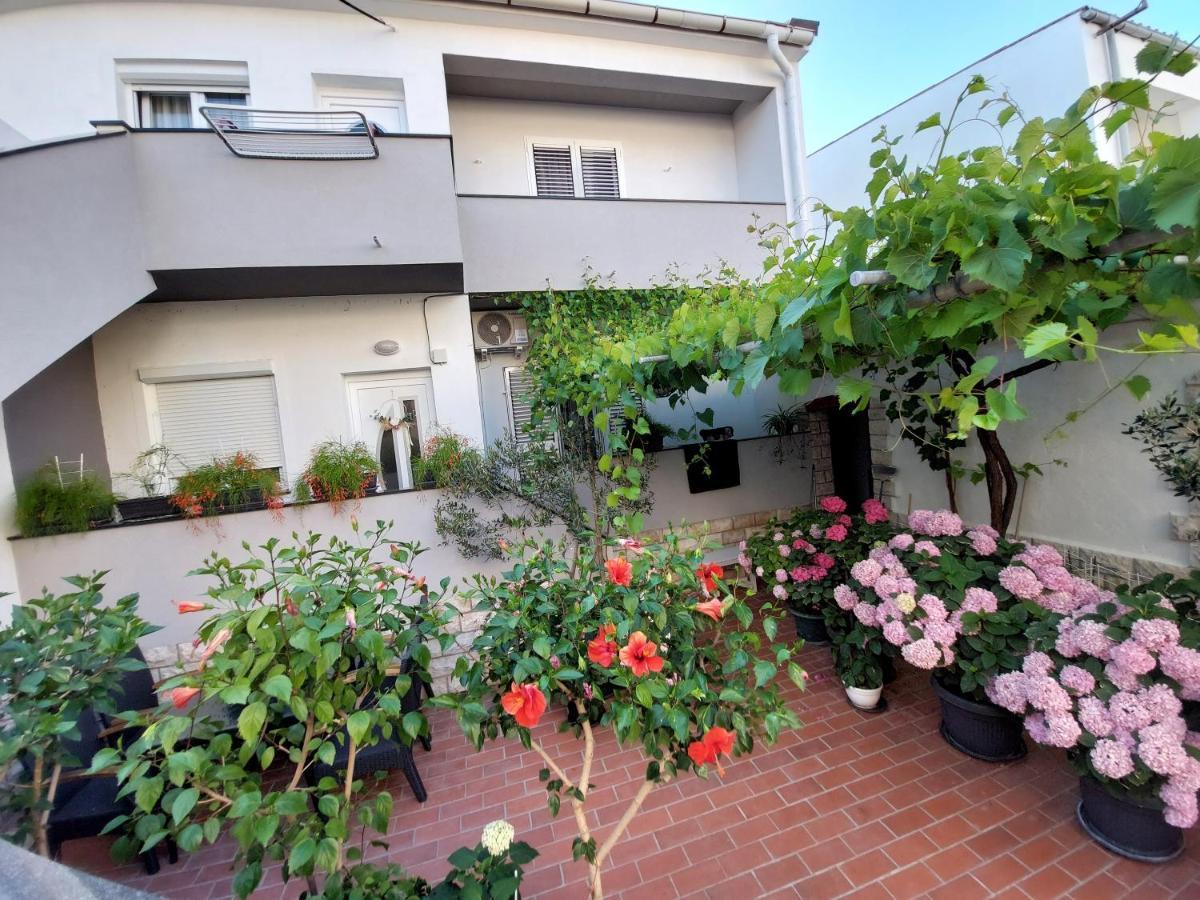 Apartment Eli Pag Town Exterior photo