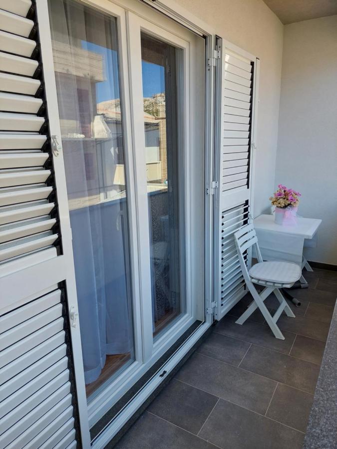 Apartment Eli Pag Town Exterior photo